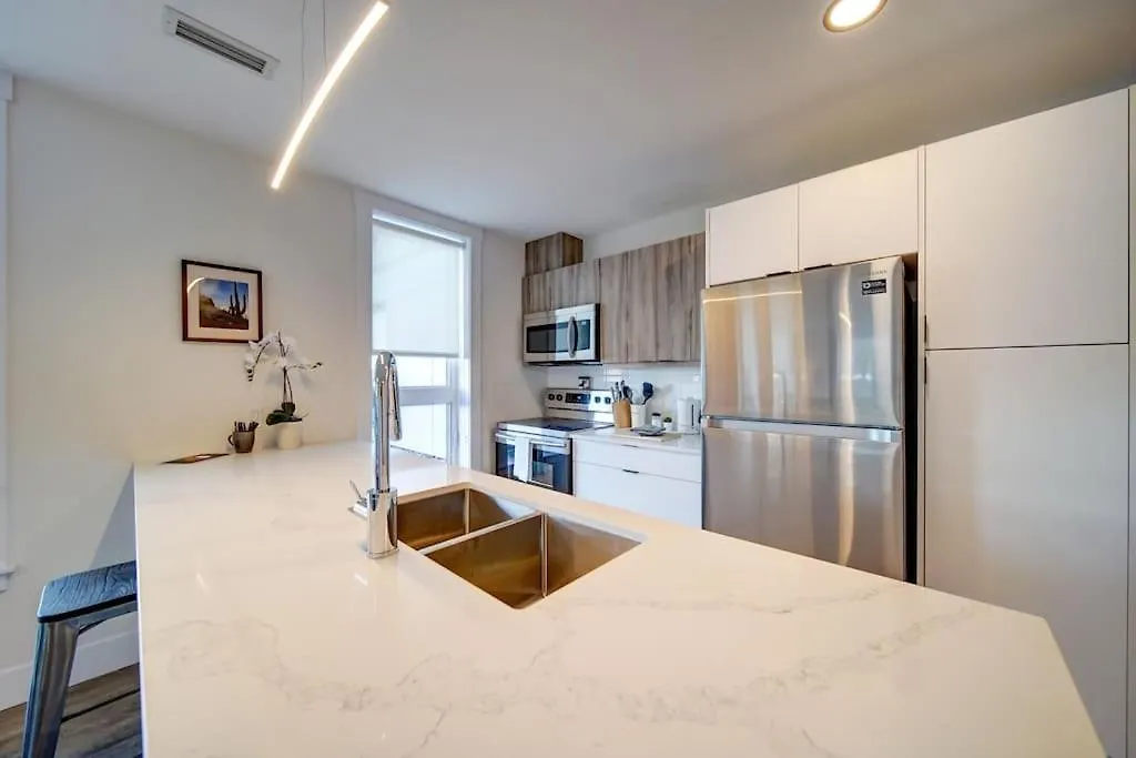 Holiday home New Ocean Bay New Luxury Condo Sleeps 5 Parking, Coffee, Ac Halifax Canada