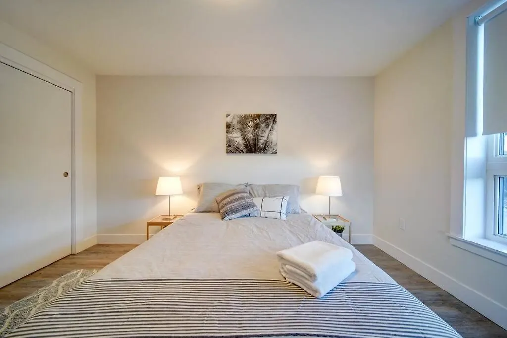 New Ocean Bay New Luxury Condo Sleeps 5 Parking, Coffee, Ac Halifax 0*,
