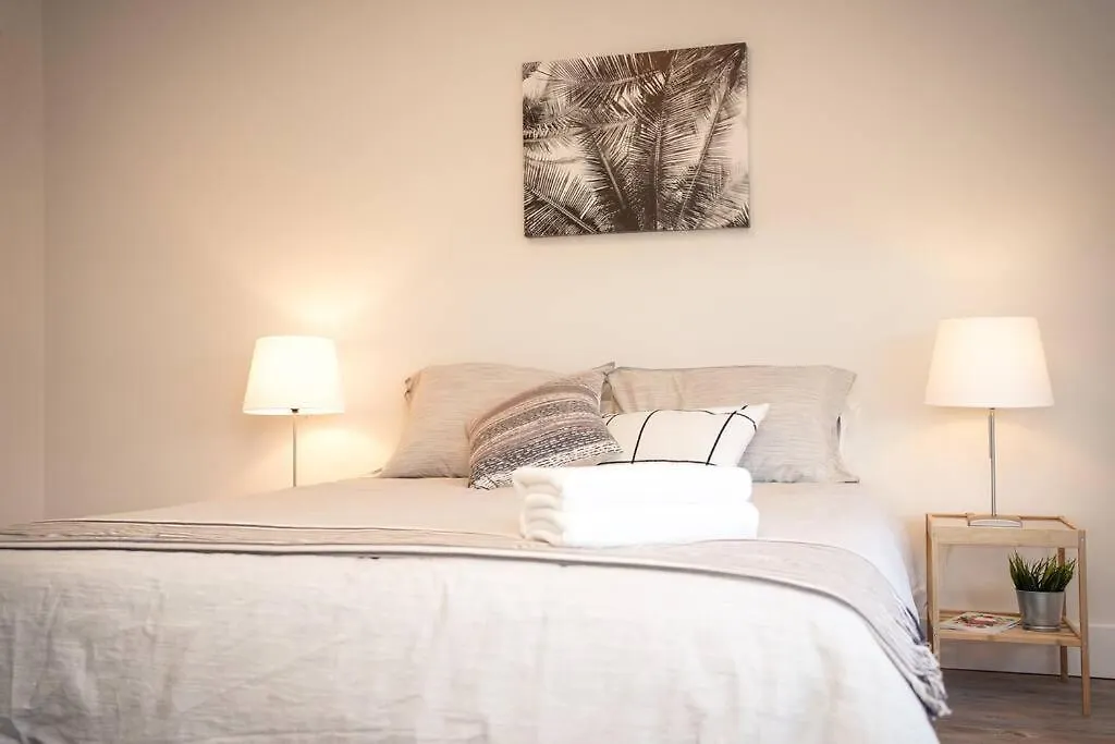 New Ocean Bay New Luxury Condo Sleeps 5 Parking, Coffee, Ac Halifax Canada