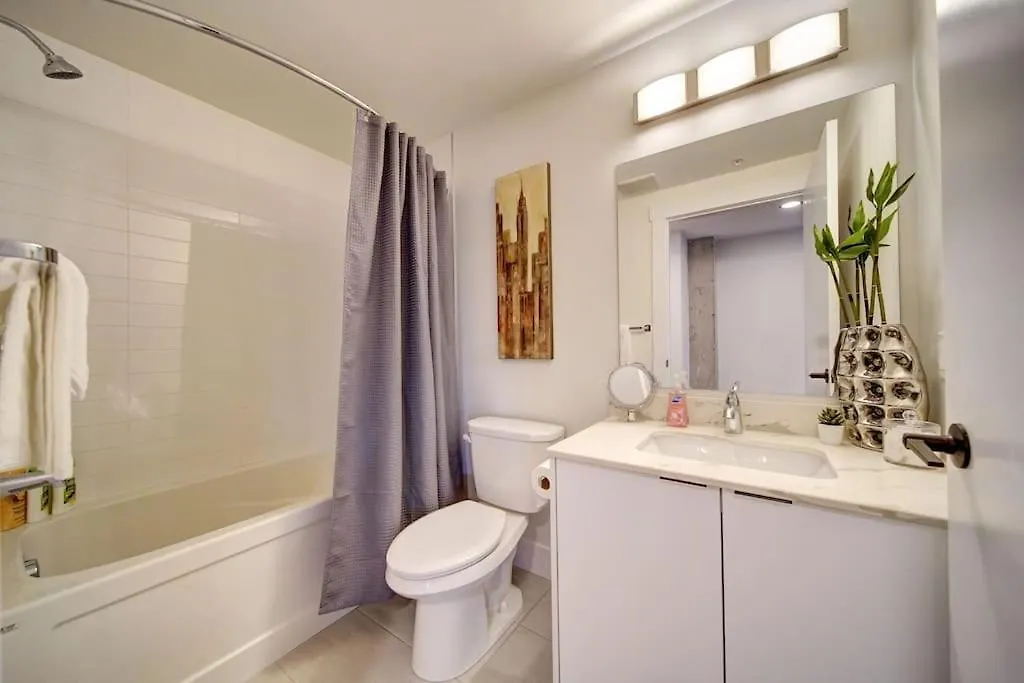 New Ocean Bay New Luxury Condo Sleeps 5 Parking, Coffee, Ac Halifax Holiday home